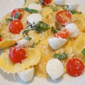 Ravioli with tomato, mozzarella and basil