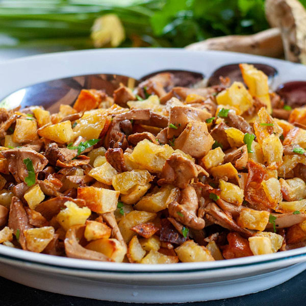 chantrelles and potatoes