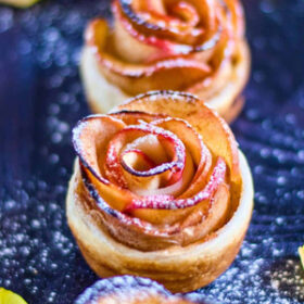 Apple rose puff pastry