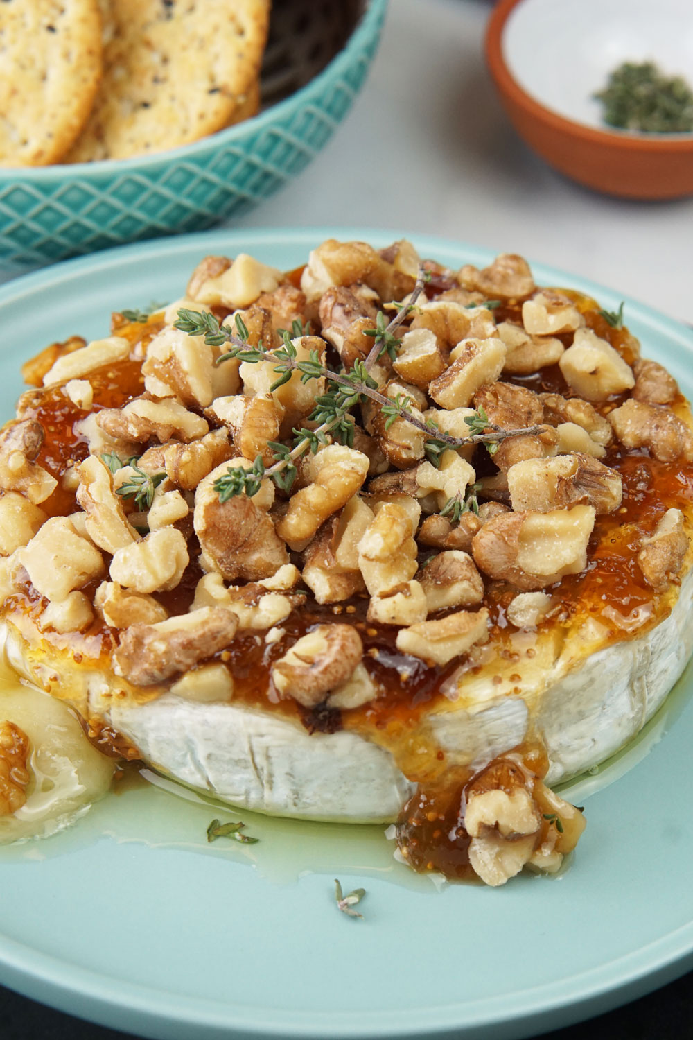 baked brie with fig jam and candied walnuts