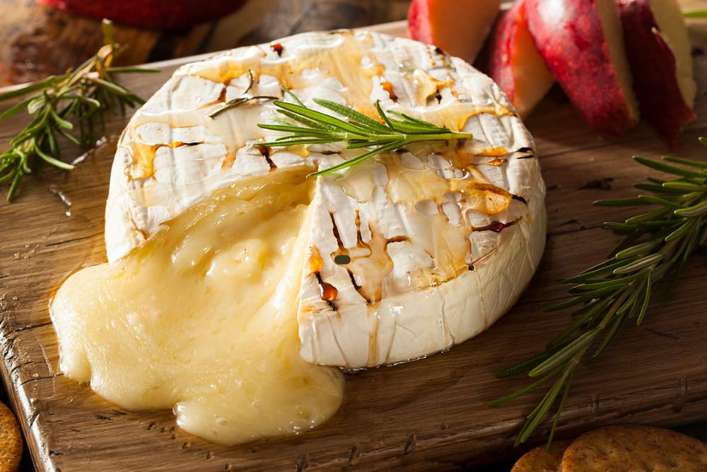 Baked brie with garlic