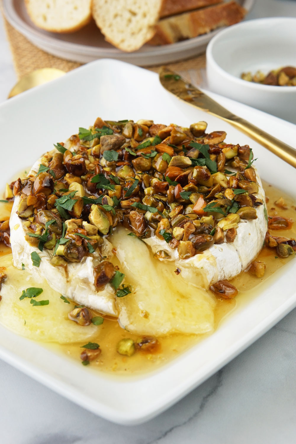 baked brie with honey and pistachios