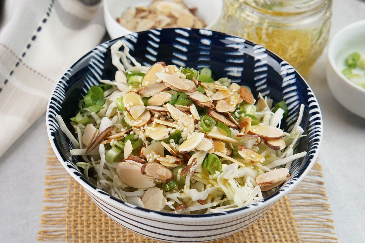 Crunchy cabbage salad