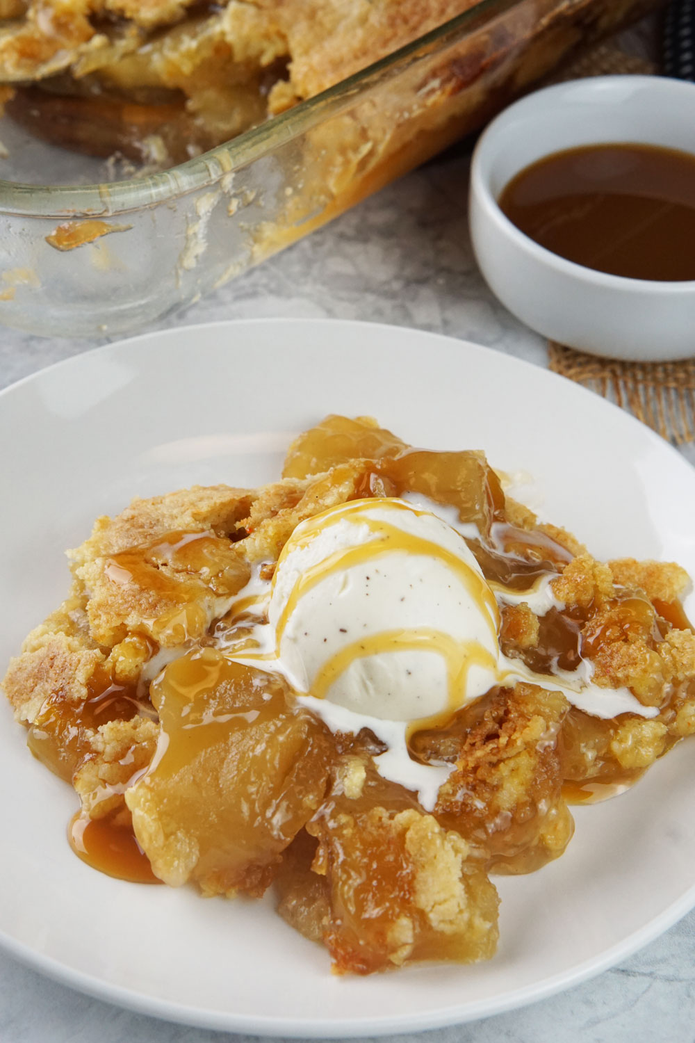 caramel apple dump cake