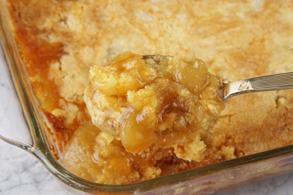 caramel apple dump cake