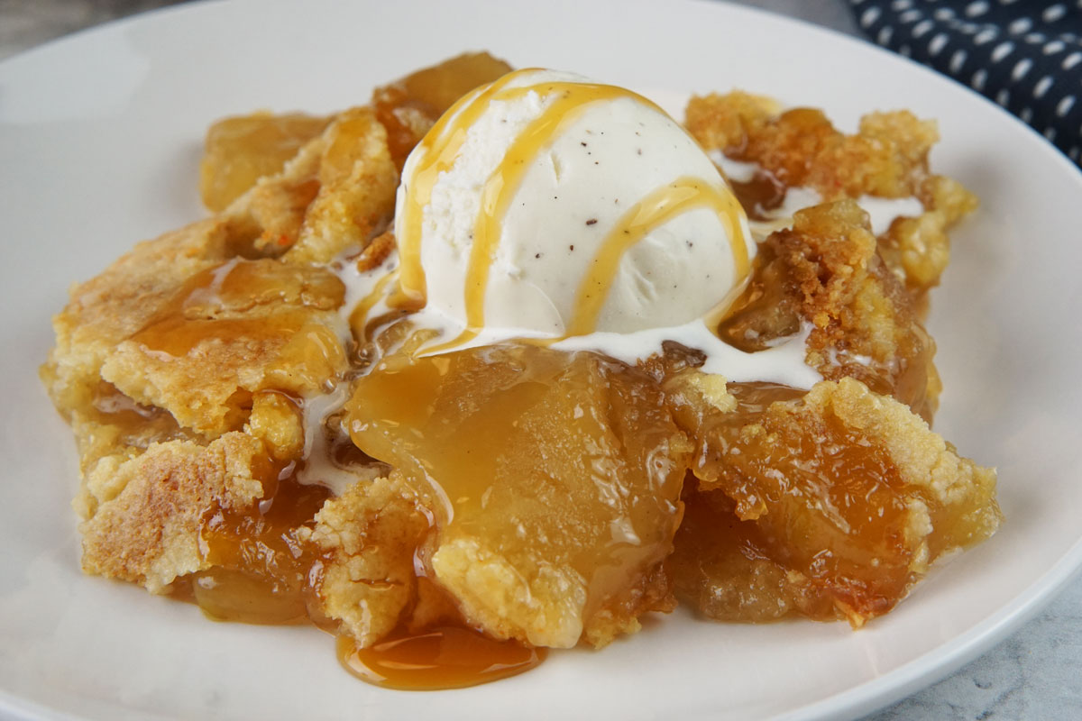 caramel apple dump cake