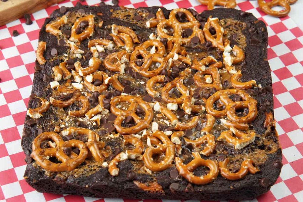 sweet & salty pretzel brownies