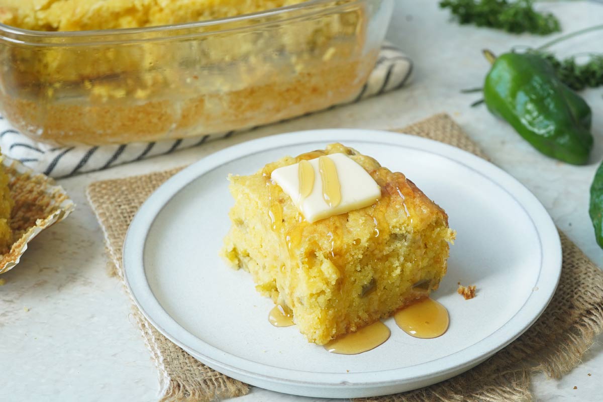 Chili cheddar cornbread