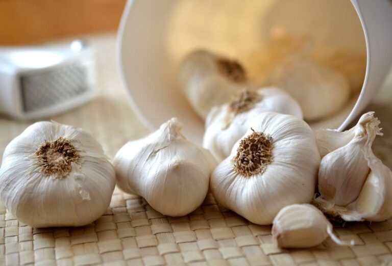How Many Cloves Of Garlic Are In A Tablespoon? A Food Lover's Kitchen