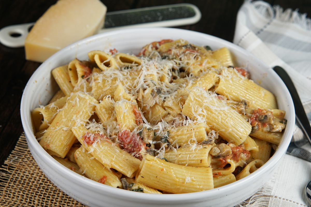 creamy sausage rigatoni