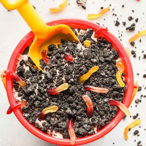 Dirt pudding with gummy worms