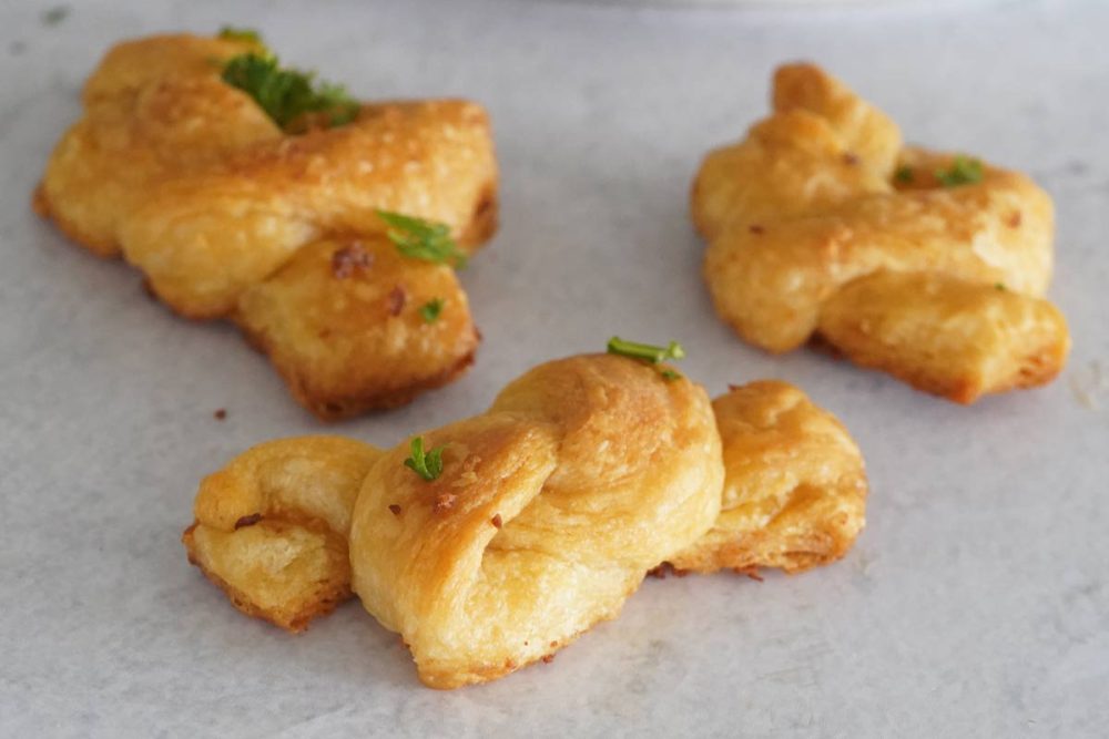 Buttery garlic knots