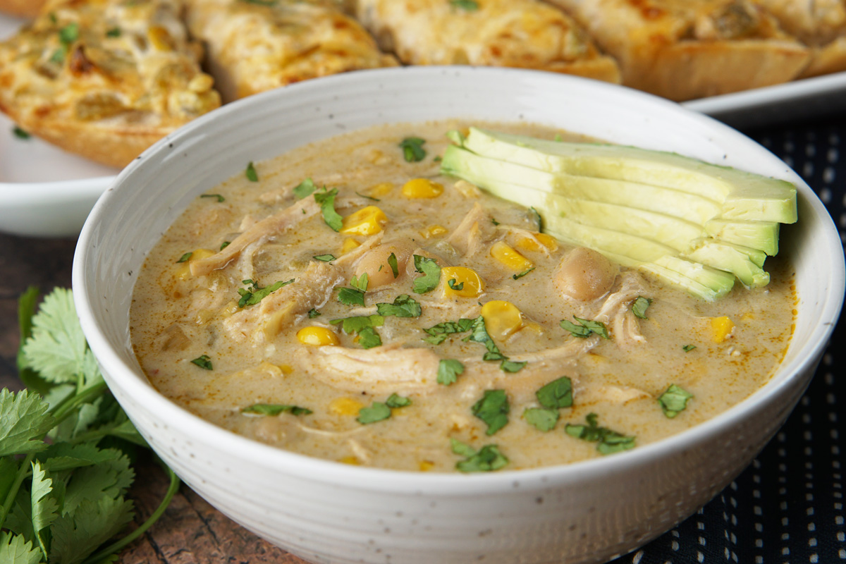 Green chicken chili with cheesy green chili bread