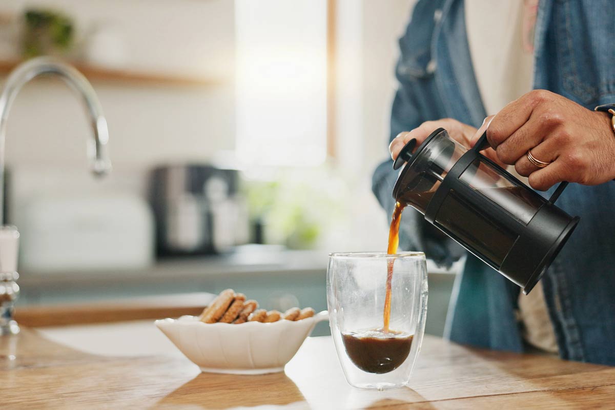 hands pouring coffee