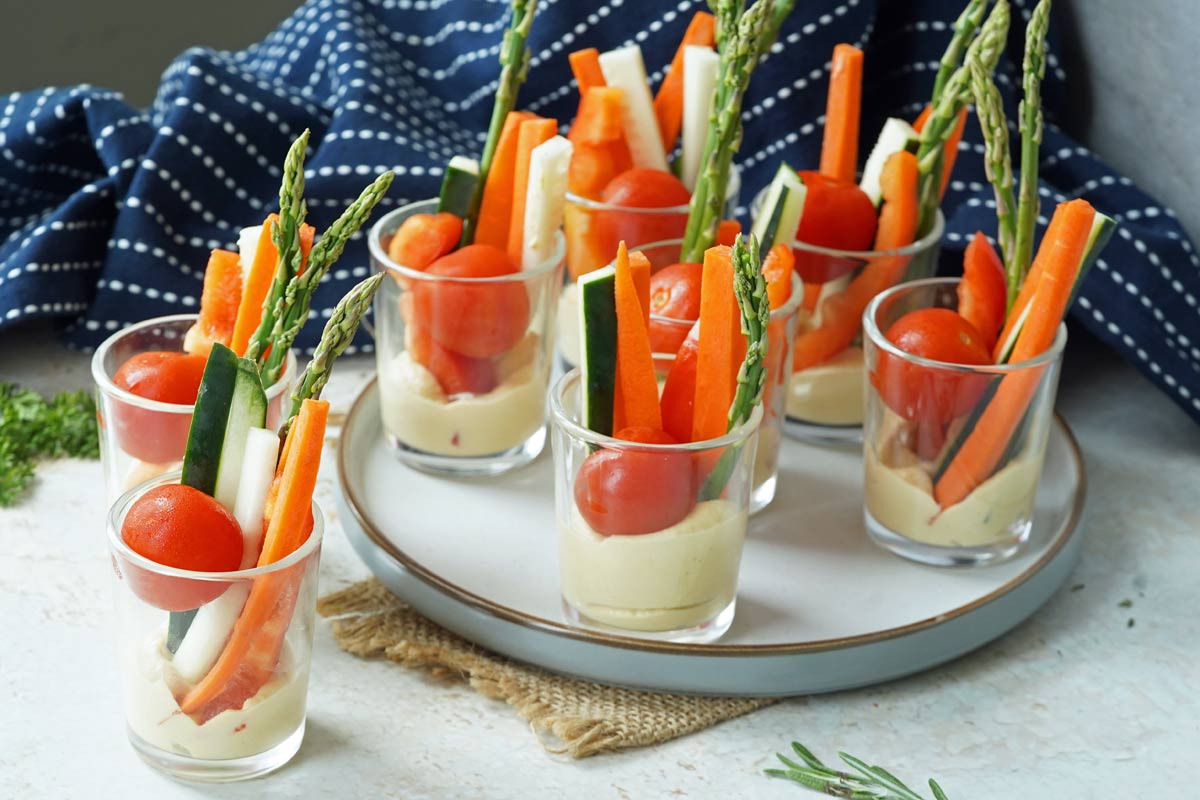 Hummus crudité cups