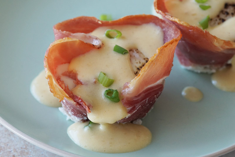 Eggs benedict cups