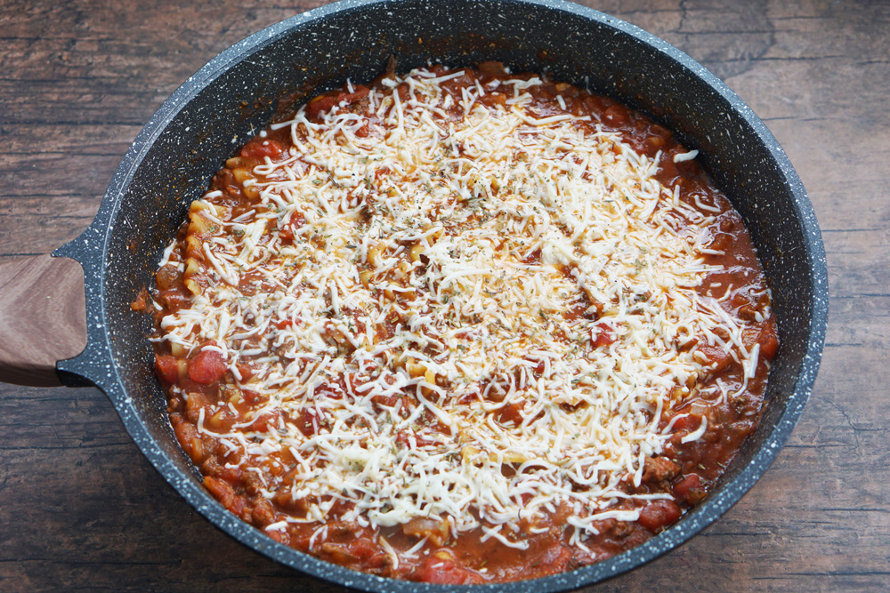 the skillet lasagna with mozzarella cheese on top