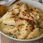 Mac and cheese with spinach and bacon