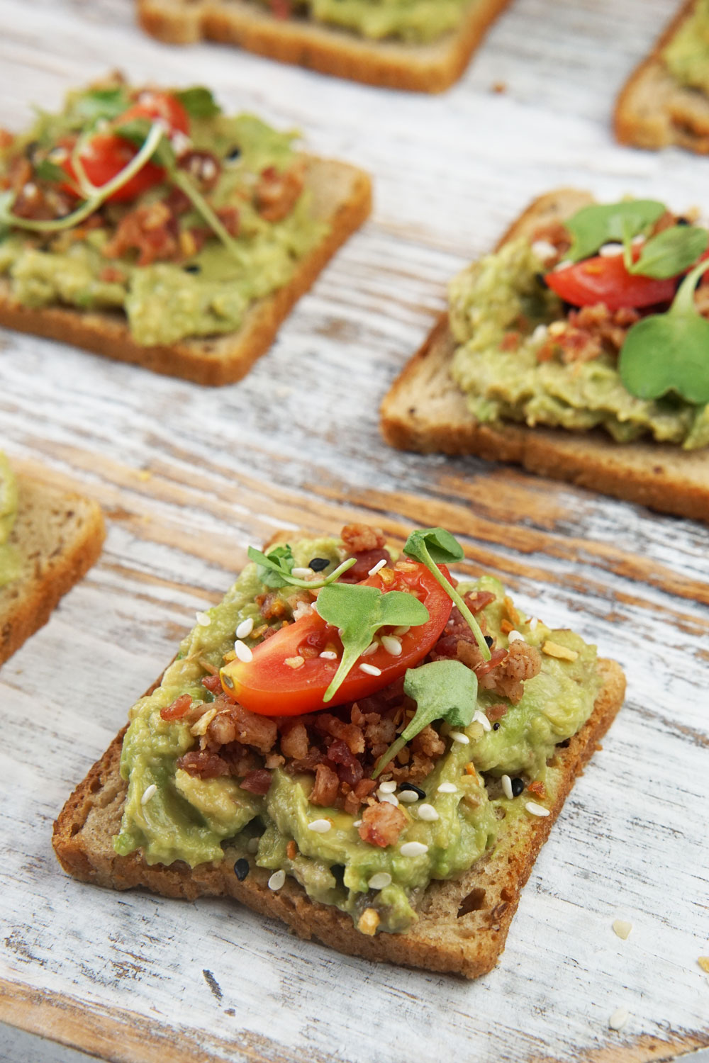 avocado bacon toast bites