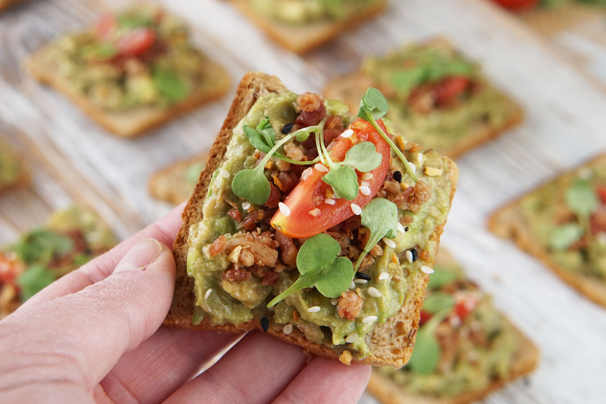 avocado bacon toast bites