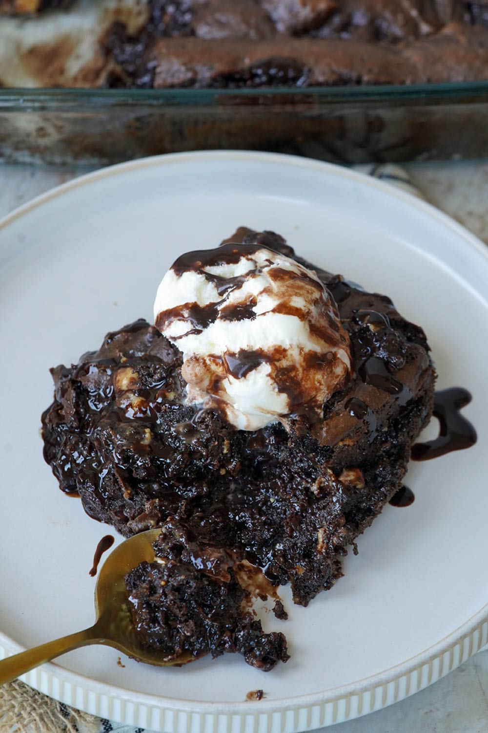 Peanut butter cup dump cake
