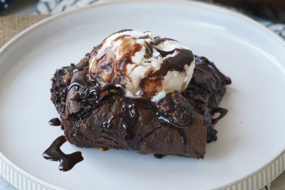 Peanut butter cup dump cake
