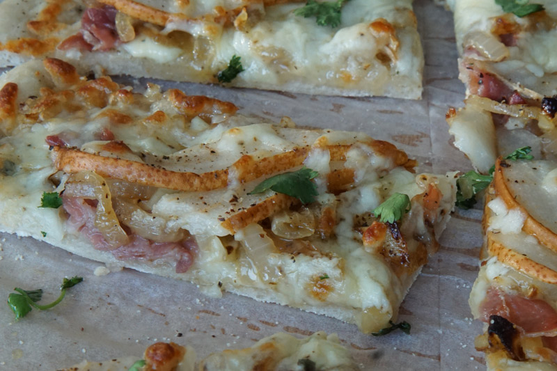 pear and prosciutto flatbread