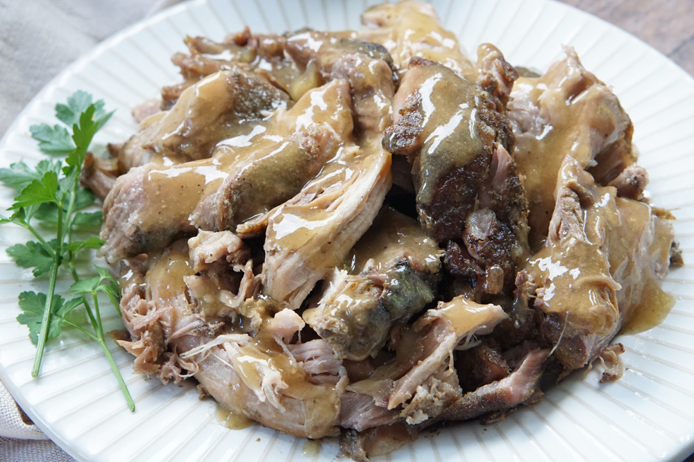 Shredded pork roast with gravy