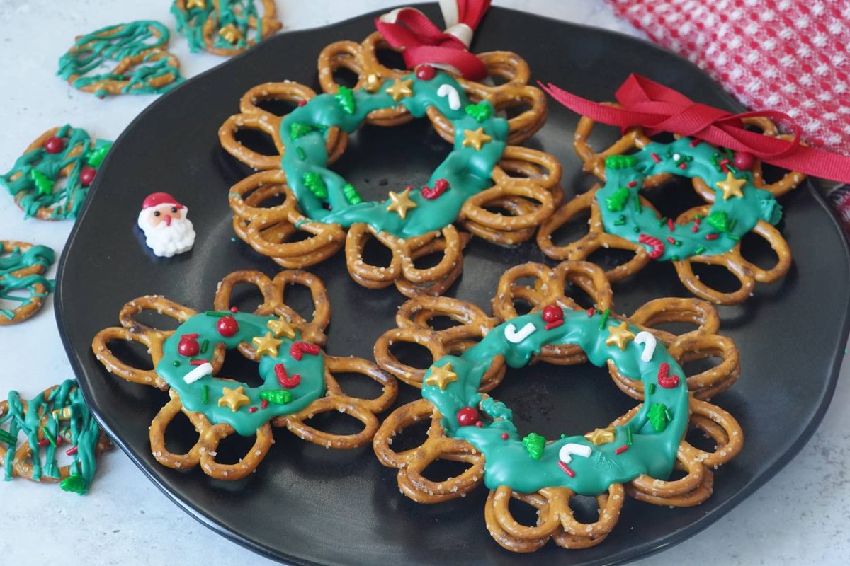 pretzel wreaths