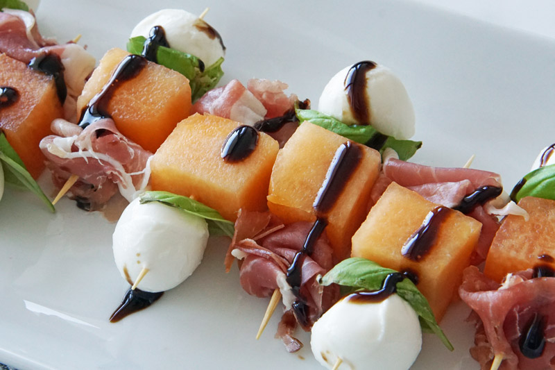 prosciutto and melon appetizer skewer
