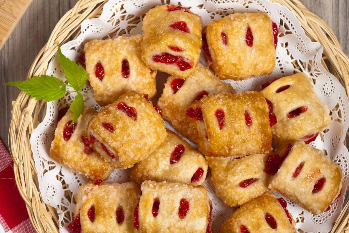 Raspberry puff pastry bites