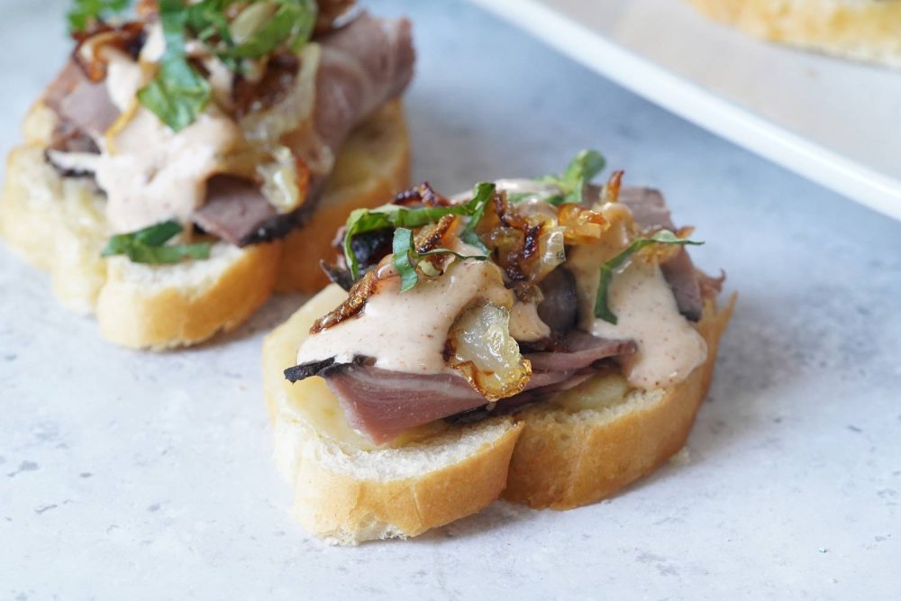 roast beef & caramelized onions crostini