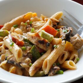 A bowl of spicy chicken chipotle pasta