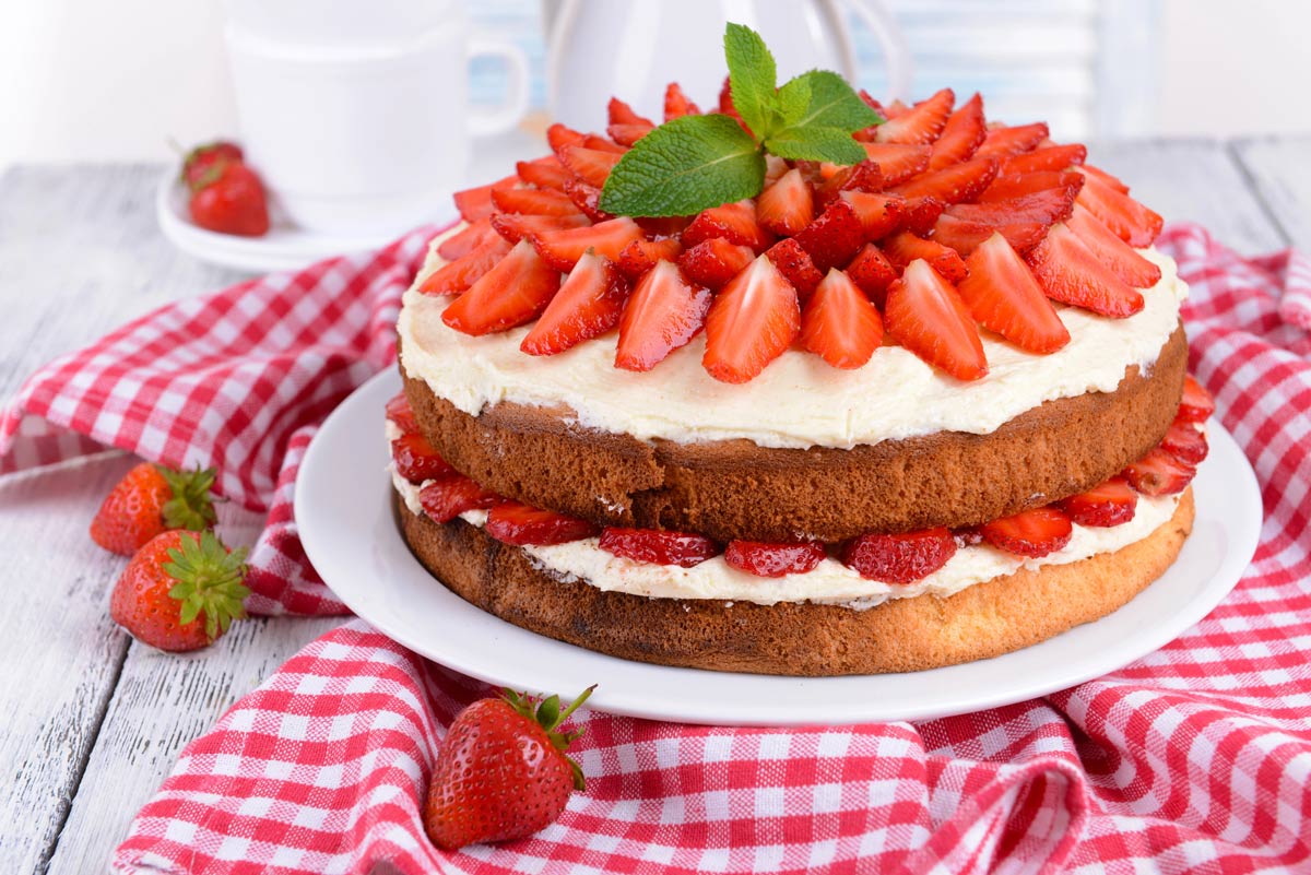 strawberry and cream layer cake
