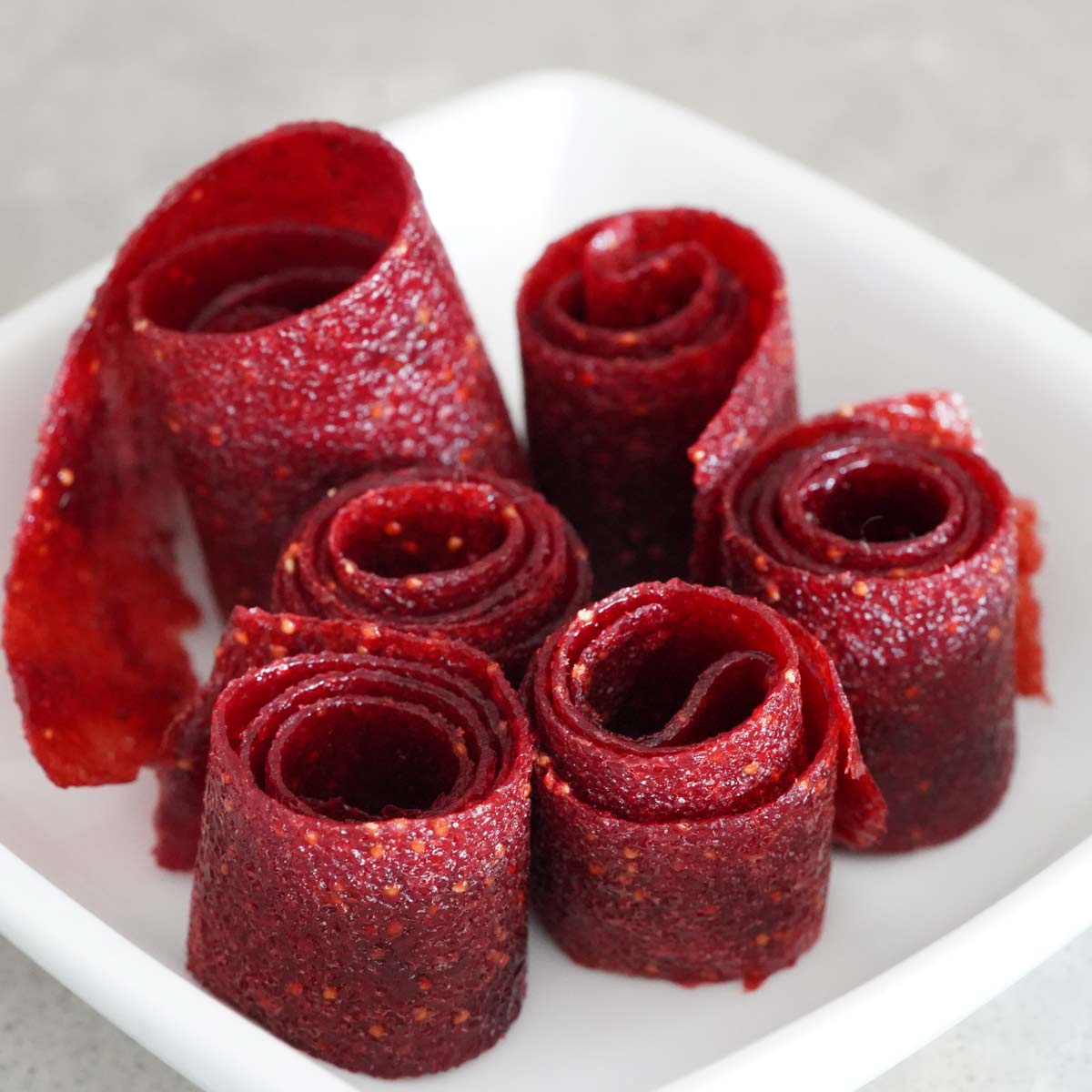 Homemade Strawberry Fruit Leather Roll-Ups (Dehydrator Recipe