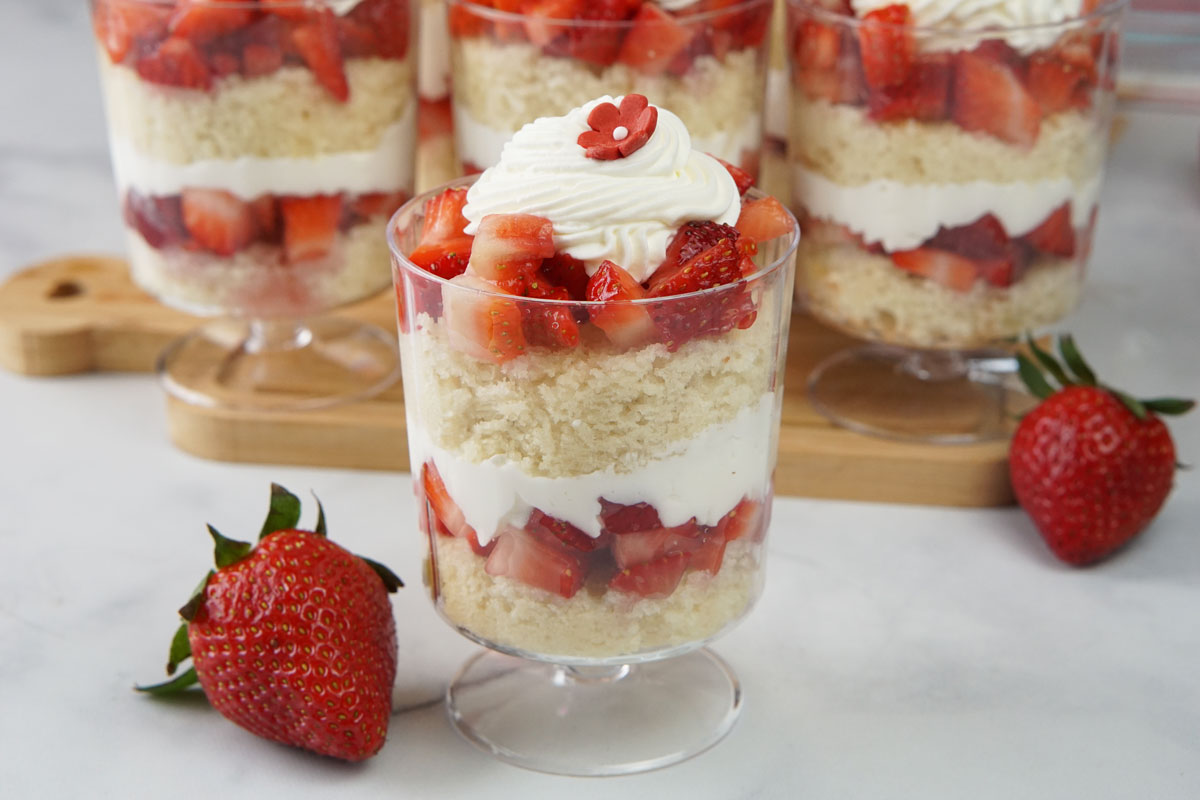 strawberry shortcake trifle