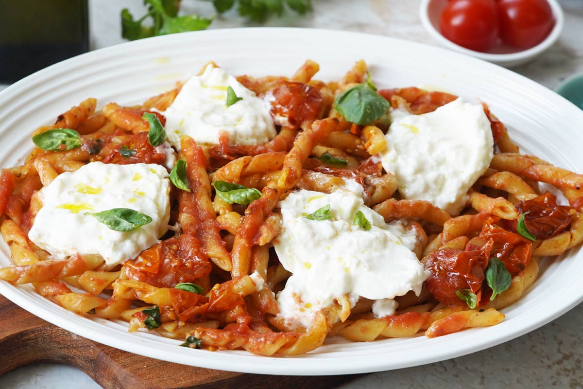 tomato burrata pasta