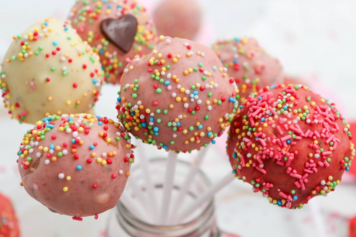 Valentine's day cake pops